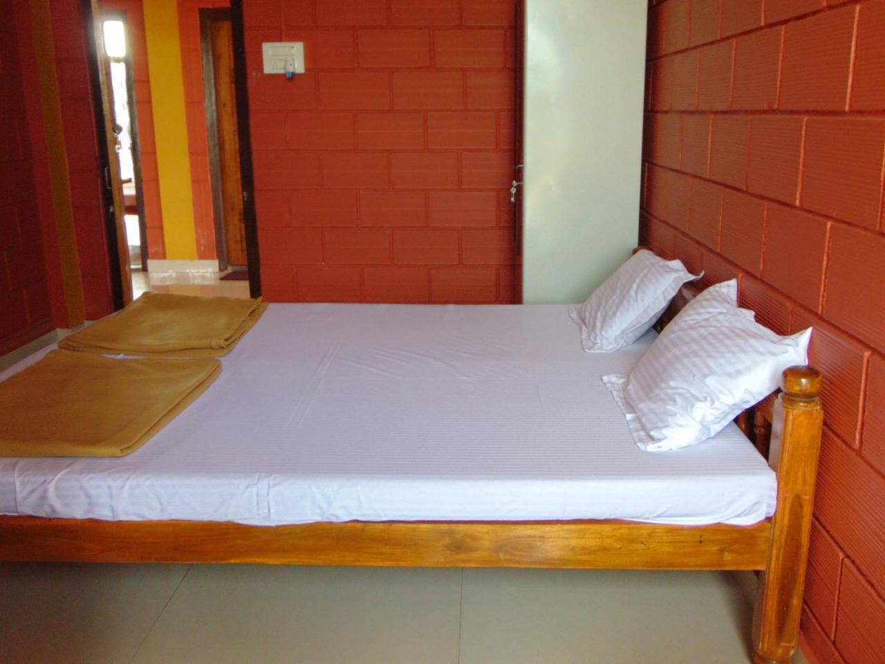 Shanthi Krishna Residency Gokarna  Luaran gambar