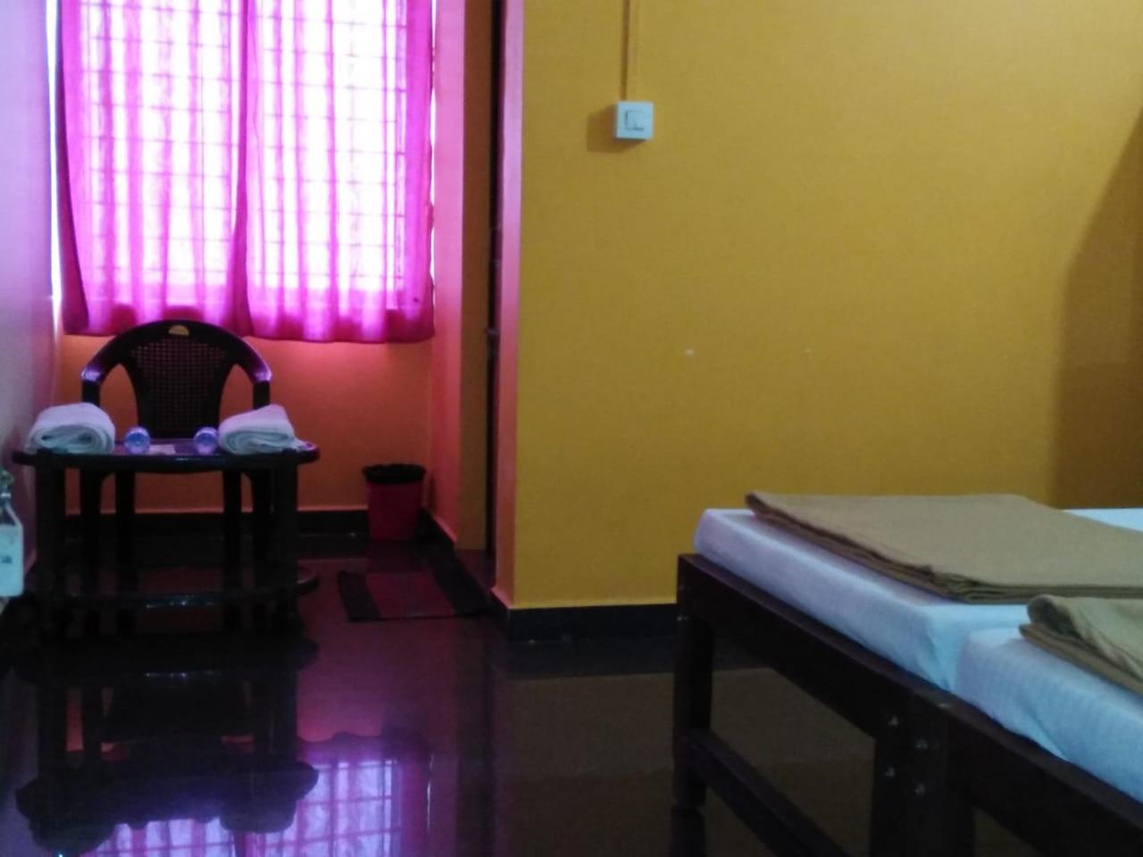 Shanthi Krishna Residency Gokarna  Luaran gambar